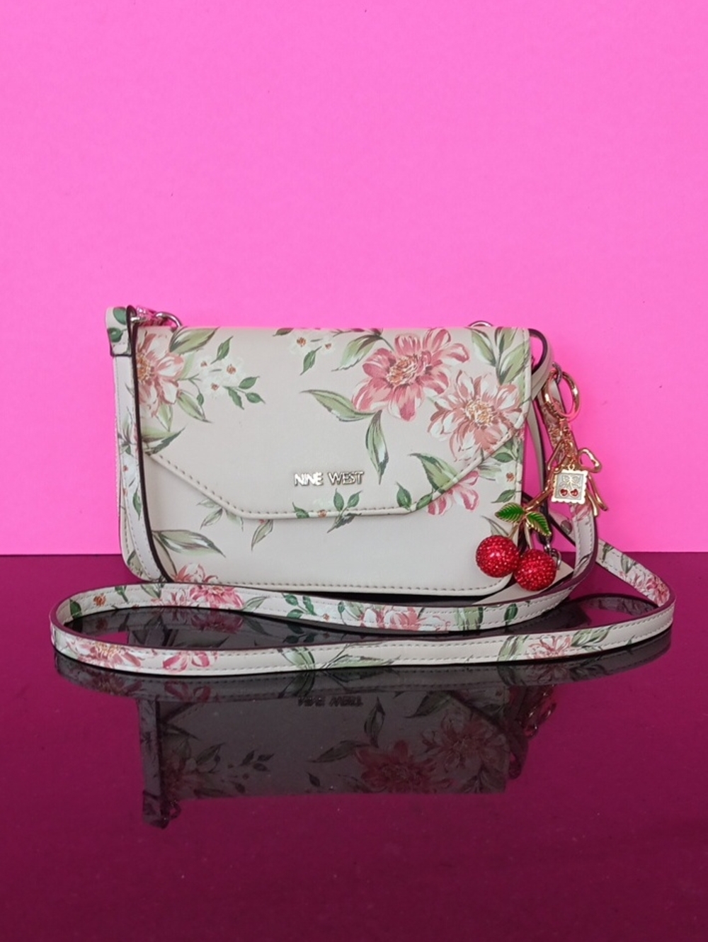 Nine West Floral Crossbody Bag in Cream with Pink Blooms Size 7.5+5+2